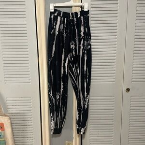 Women’s Joggers, good condition, dry clean,soft material, 50% cotton / poly